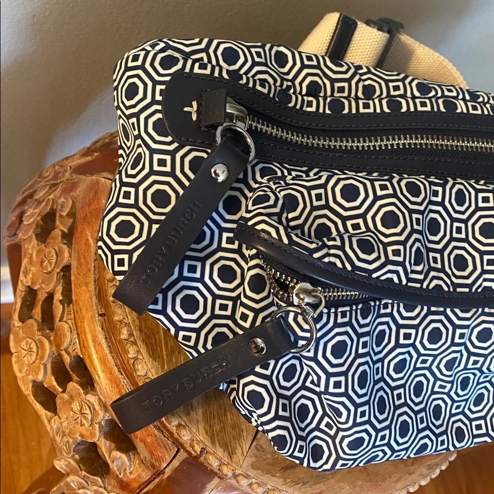 💙🤍Stylish Blue Tory Burch Nylon Fanny Pack💙🤍